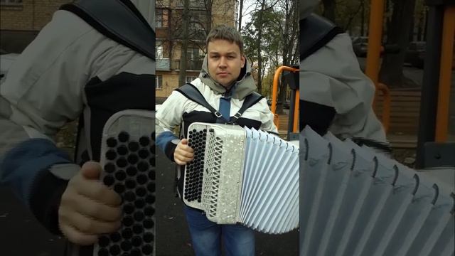 Первый,кто сыграл это на баяне смотреть онлайн