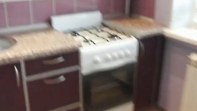 Кухонный гарнитур-фасады пластик в AL профиле.Дверки-петли с доводчиком... смотреть онлайн