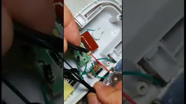Как заменить аккумулятор фонаре смотреть онлайн