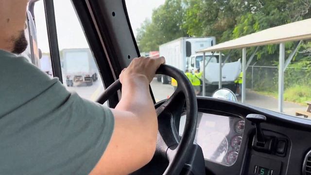 КАК СТАТЬ ВОДИТЕЛЕМ ФУРЫ В США. ОДИН ДЕНЬ ОБУЧЕНИЯ CDL. ШКОЛА ДЛЯ ТРАКИСТОВ ВО ФЛОРИДЕ. смотреть онлайн