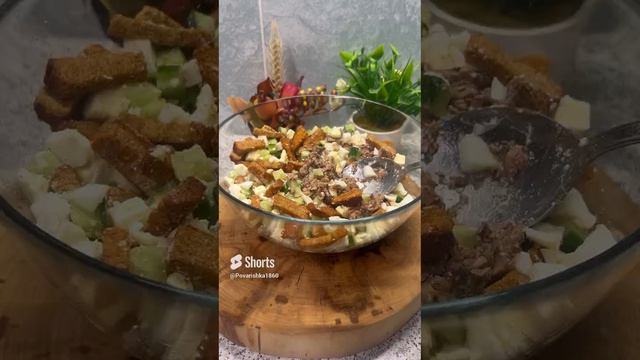 Очень вкусный салат со шпротами на праздничный стол!