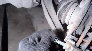 Замена передних тормозных колодок Пежо 308. Front brake pads replacement Peugeot 308