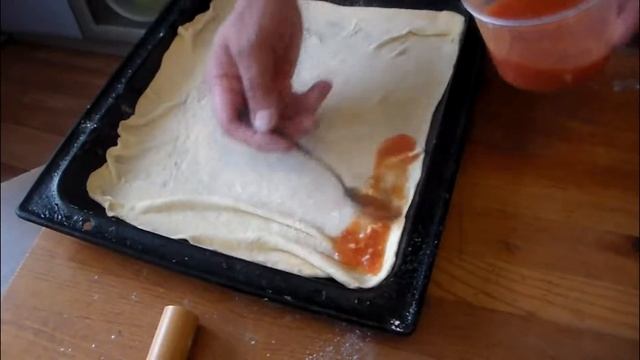 Как приготовить прямоугольную пиццу с шампиньонами (Так же как круглую). смотреть онлайн