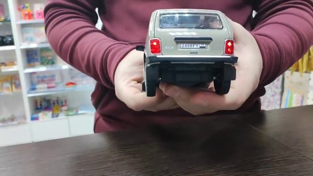 Обзор машинки Нива 4х4 1:18 бежевая #обзормашинок #нива4х4 #ваз смотреть онлайн