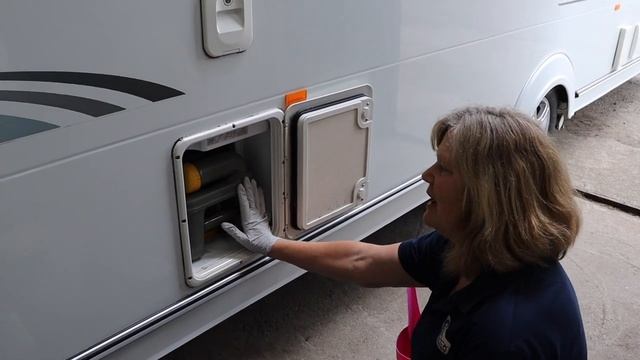 Set Up and Use of the Thetford C200 Cassette Toilet смотреть онлайн