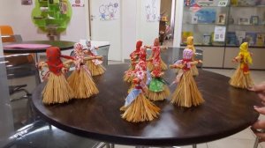 Танцующие куколки из лыка. Городской лагерь в семейном клубе  «Интерес» лето 2016