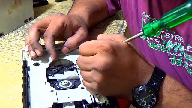 How to fix a DVD drive's tray that doesn't open or eject смотреть онлайн