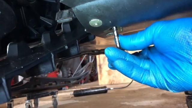 Change Chaincase Oil - 1996, 1997 Polaris Snowmobile смотреть онлайн