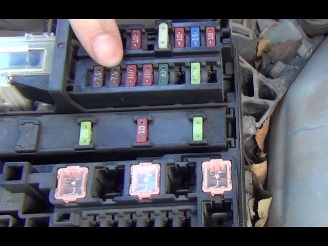 Нет зарядки в Тойоте Королла Е150, Замена предохранителя №21 системы зарядки смотреть онлайн
