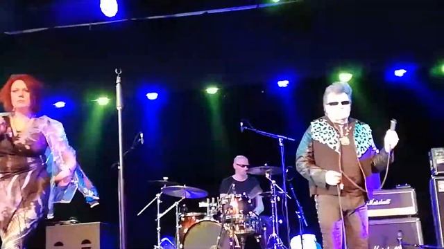 REZILLOS - Take Me To The Groovy Room смотреть онлайн