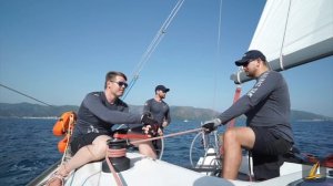 Яхта, поворот оверштаг — урок 21 | Школа яхтинга Sailing Time