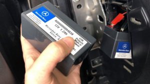 Mercedes E350 W212 auxiliary battery location and malfunction DIY fix!  Step by step replacement!