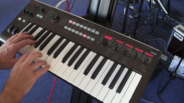 Synth Bass Playalong - Stuff Like That - Quincy Jones смотреть онлайн