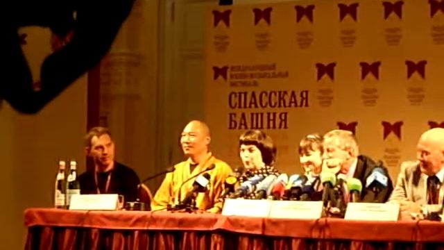 Mireille Mathieu sings in Chinese in Moscow (Mo li Hua) смотреть онлайн