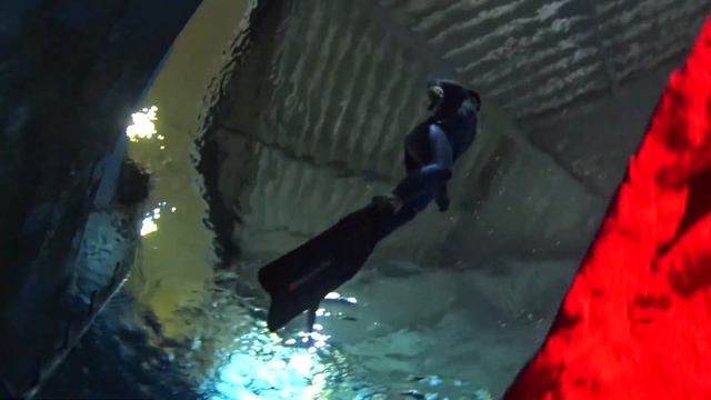 САМЫЙ ГЛУБОКИЙ БАССЕЙН В ГЕРМАНИИ Dive4Life смотреть онлайн