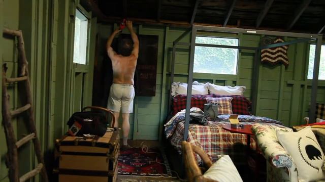Chasing the Dream, Camp Room смотреть онлайн