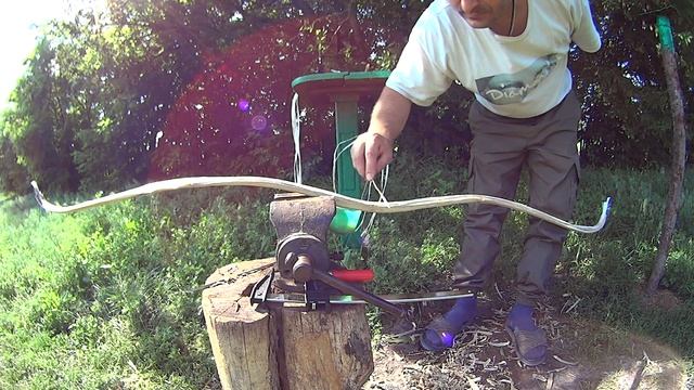 Как укрепить плечи деревянного лука. Клею Стеклоровинг на лук. смотреть онлайн