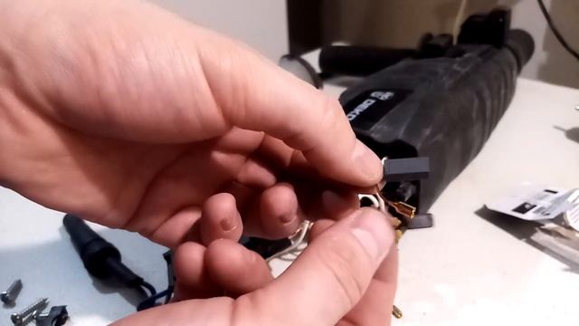 Замена щеток перфоратор Deko смотреть онлайн