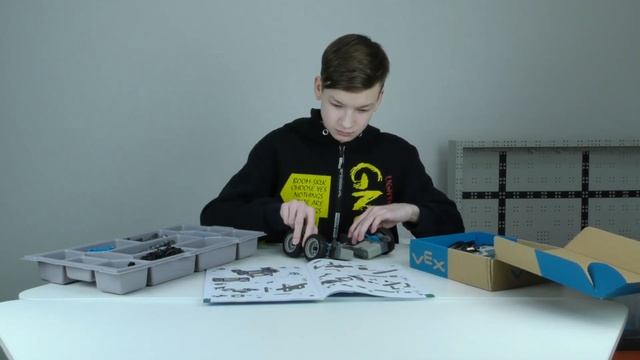 За сколько можно собрать робота с нуля? Тест - сборка конструктора VEX. смотреть онлайн