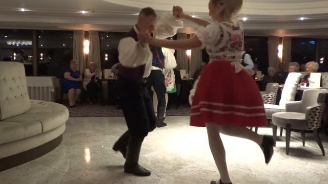 Czardas - Traditional Hungarian Dance смотреть онлайн