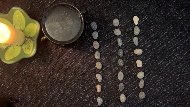 Reveal: Anglo-Saxon Rune Set смотреть онлайн