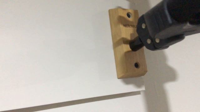 How to hang your Guitar from a wall | VIDEO TUTORIAL смотреть онлайн