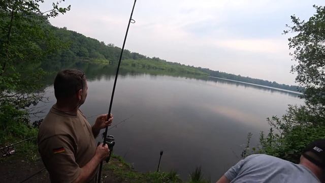 Как Приманить и поймать Большого Карпа. Futter boot Big Carp смотреть онлайн