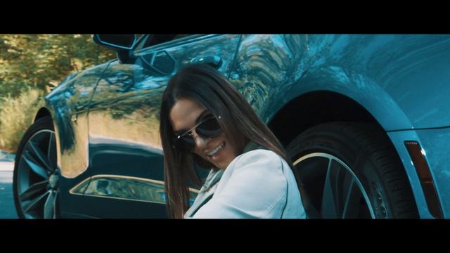 Miss Iris - По встречной смотреть онлайн