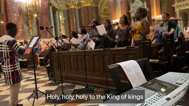 Holy Holy Holy |St. Stephen Basilica English Community Choir Budapest смотреть онлайн
