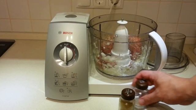 Баловство в мультиварке - картофельная запеканка с фаршем под сыром.