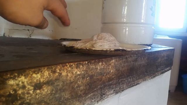 Крышка от кастрюли сама по себе движется и гремит смотреть онлайн