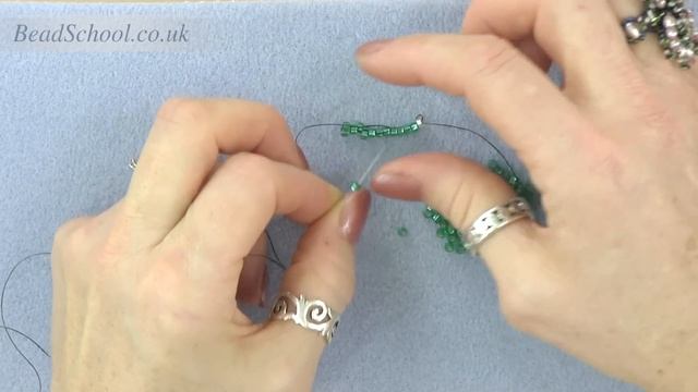 Beadschool Tutorial - Techniques: Even Count Peyote Stitch смотреть онлайн