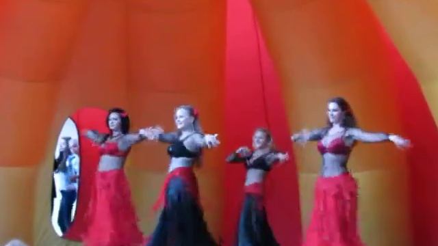 Испано-арабский танец. "Солмаз" День города 2013год смотреть онлайн