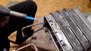 Потекла газовая колонка что делать [ Пайка теплообменника ]