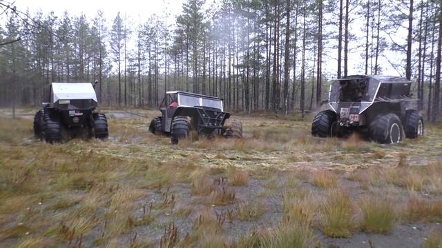 Череповецкие покатушки на вездеходах. Болотное бездорожье, стоянка на озере. Часть 2 смотреть онлайн