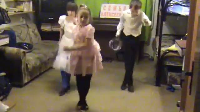 Старый рояль Степ Алексеевы Любимица Красавица Умница, Король, Царица и Царь 480p смотреть онлайн