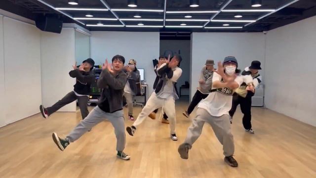 ATEEZ - The Real Dance Mirrored (RIEHATA And BBT)