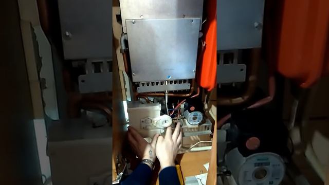Почему нет горячей воды в котле Ferroli! смотреть онлайн