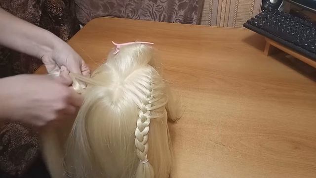 Как заплести косу используя "петельку"для волос? смотреть онлайн