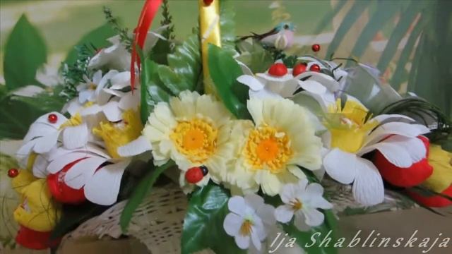 Букет из конфет в корзине. Ромашки. смотреть онлайн