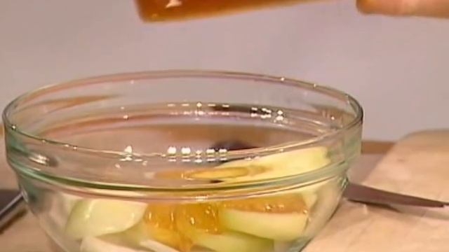 Как лечить аритмию. Смесь лука, мёда и корки лимона. смотреть онлайн