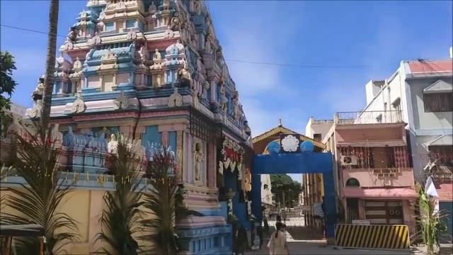 Кафе Лхаса открыто. Самади закрыто. Встреча Shashi и дедушки на тонких ножках. Путтапарти. Индия. смотреть онлайн