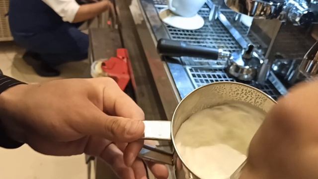 Making Cappuccino , Capuchino tayyorlash смотреть онлайн