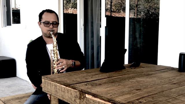 El Color De Tus Ojos -Banda MS - Tony Gaytán Sax смотреть онлайн