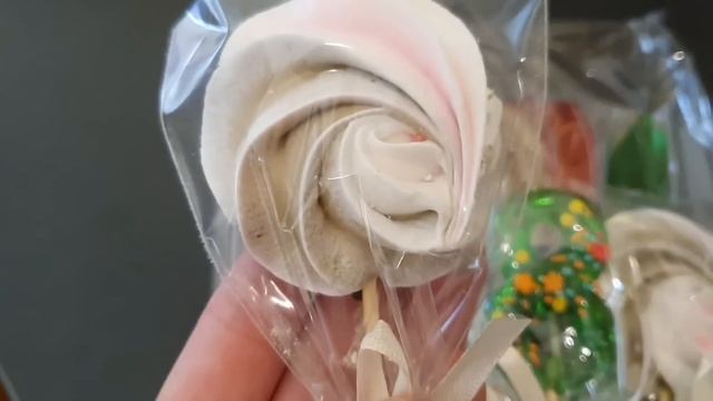 Распаковка гостинцев от Бабули!? Люда отдала нам свои подарки. Семейный вечер у камина. смотреть онлайн