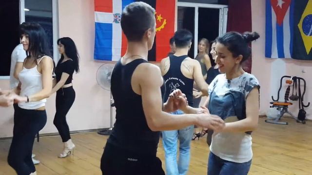 Bachata lesson in Tbilisi by Salsa Caliente Tbilisi смотреть онлайн