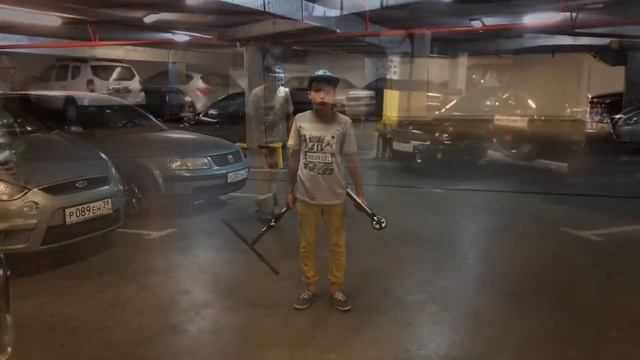 (Tutorial) Как делать ванетти на самокате / How to one-eighty on a scooter смотреть онлайн