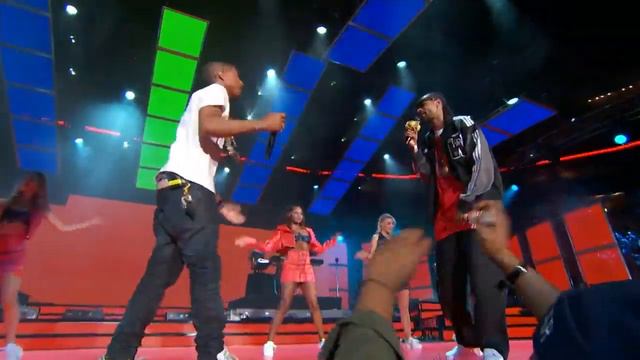 Pharrell Williams ft. Snoop Dogg & Chad Hugo Introducing Team West Coast @ NBA All Stars 2014 смотреть онлайн