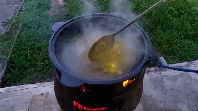 сырный суп с грибами в казане на костре смотреть онлайн