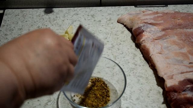 Рулет из свинины в духовке))) Отличная альтернатива покупной колбасе. смотреть онлайн